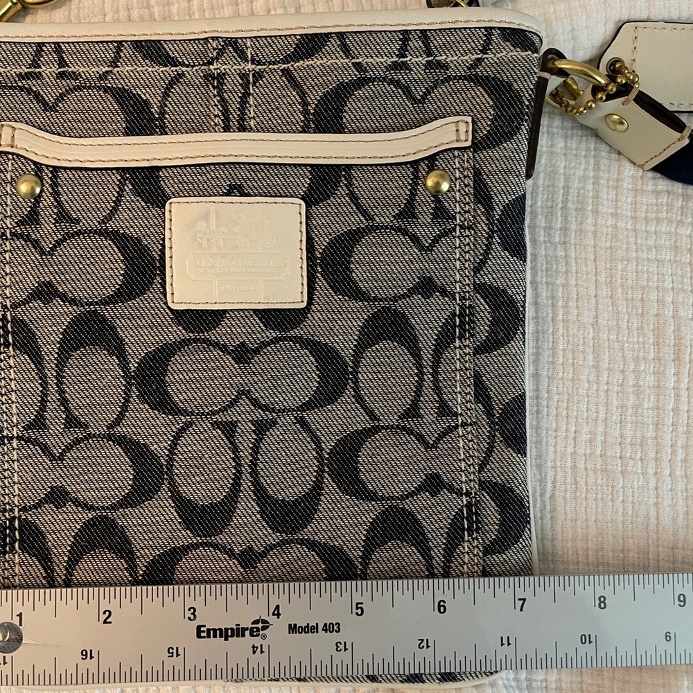 Vintage Coach Print cross body navy/white canvas strap - Picture 2 of 11